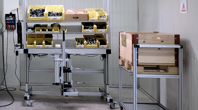 Einzelarbeitsplatz aus Alu-Profilen mit Materialwagen